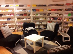 decoración oficinas biblioteca Ikea Madrid